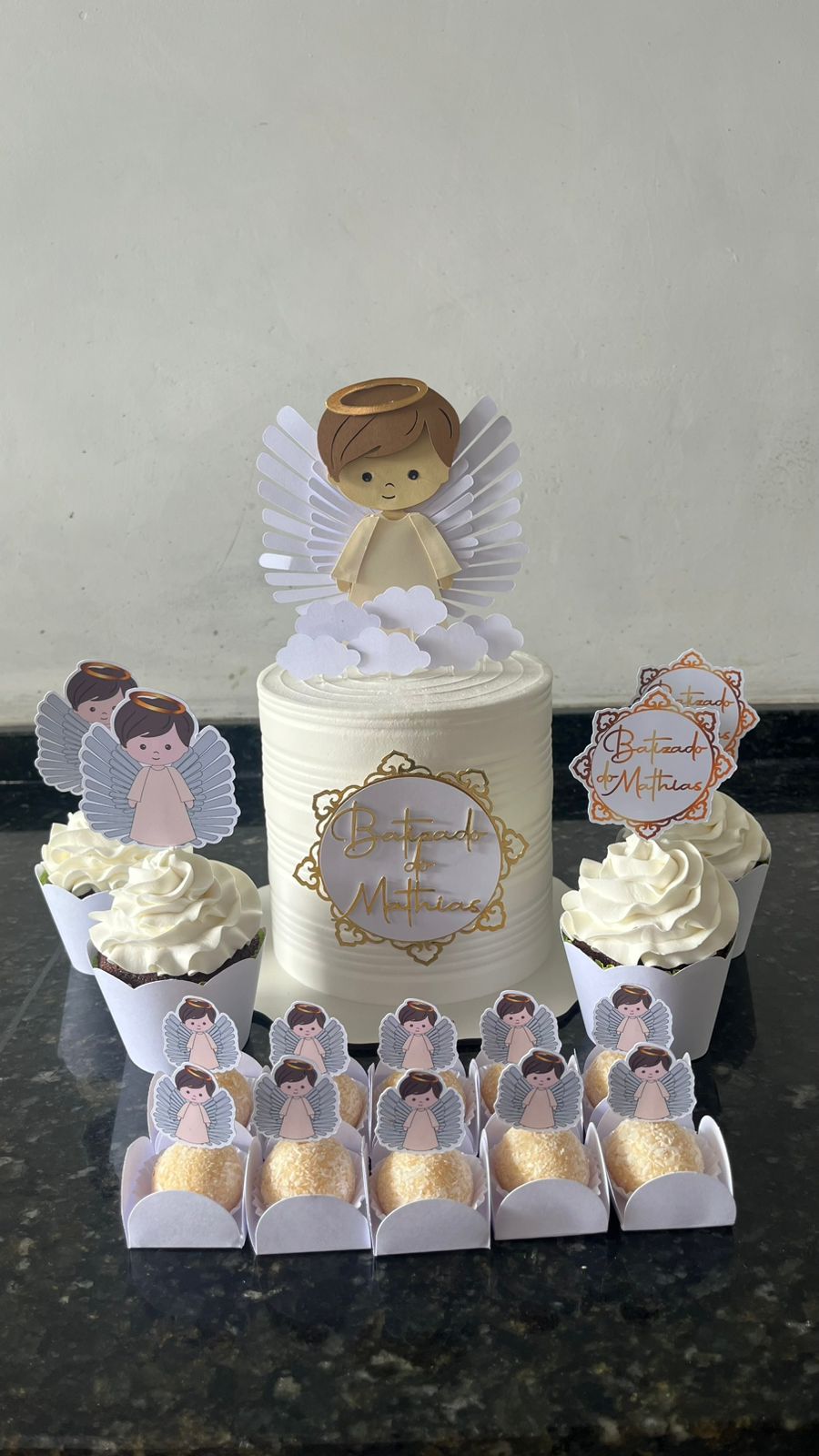 Kit Festa Pequeno (Mini Bolo e 10 Doces)